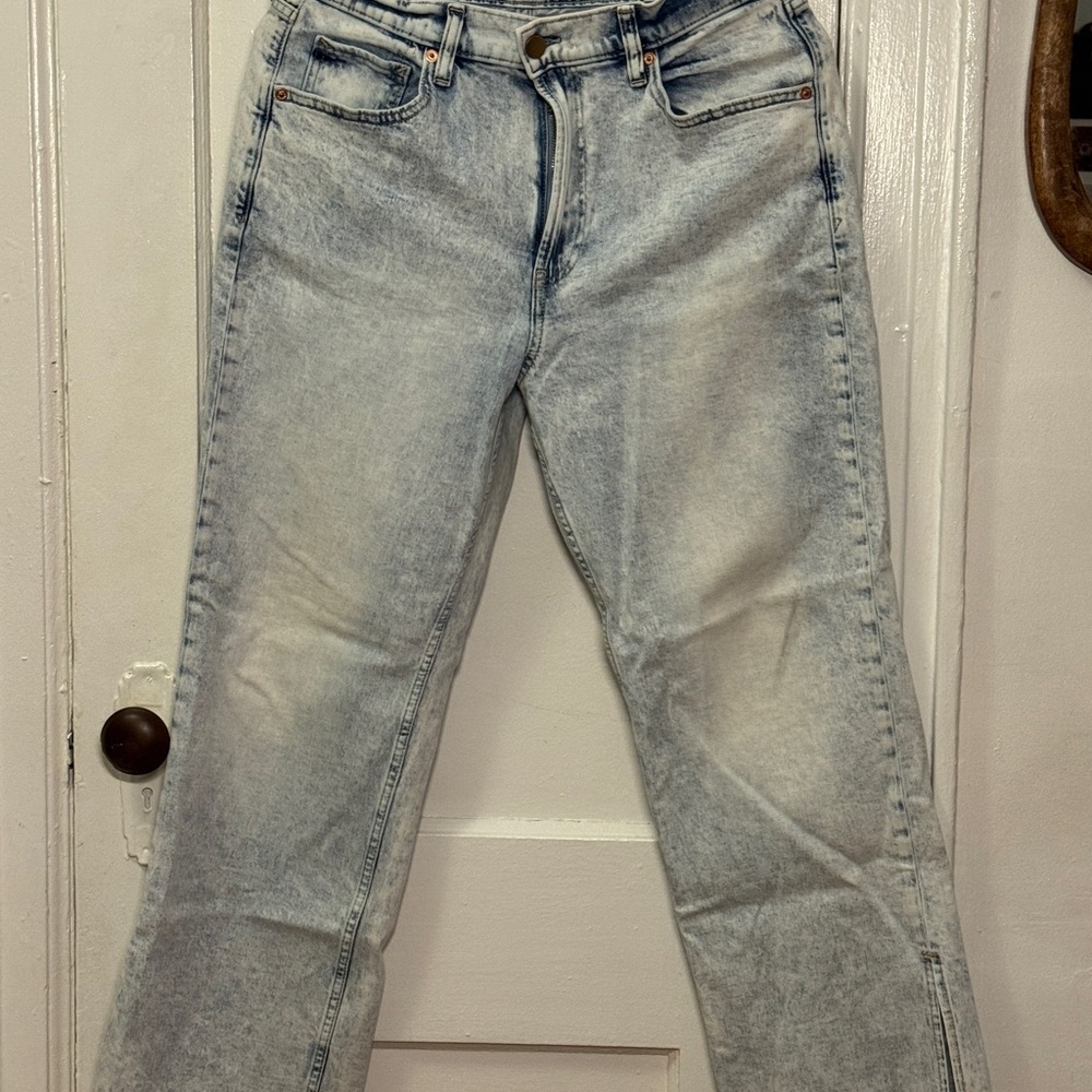 GAP Women's Faded Blue Straight Leg Jeans